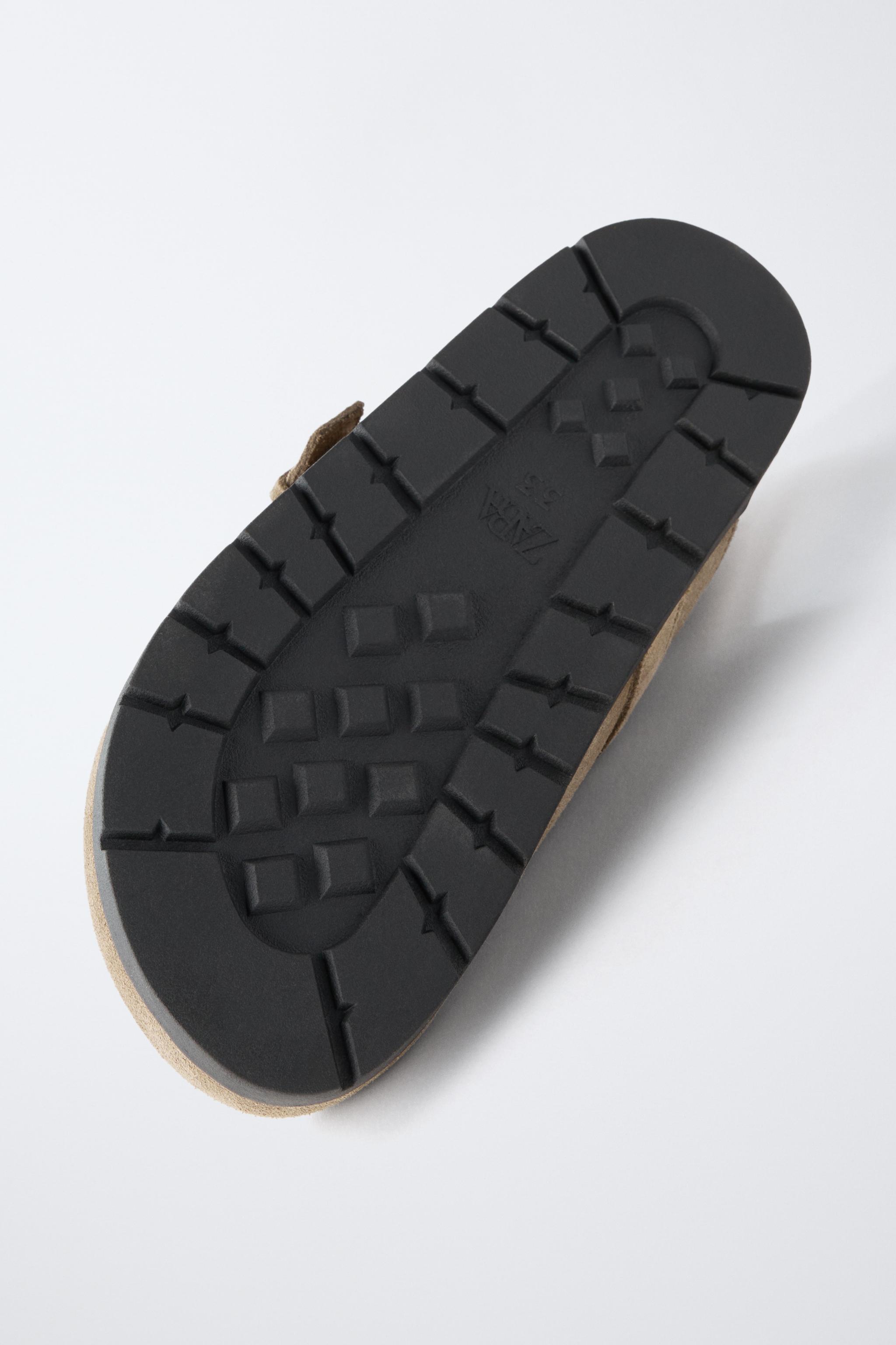 STORIESZ - SPLIT LEATHER CLOGS
